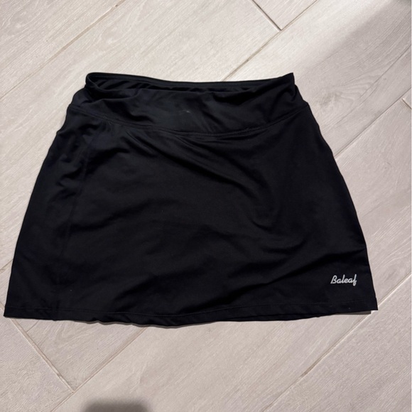 Baleaf Black Activewear Skirt with Built in shorts - Picture 1 of 7